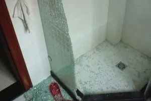 解读 您家的淋浴房玻璃安全吗